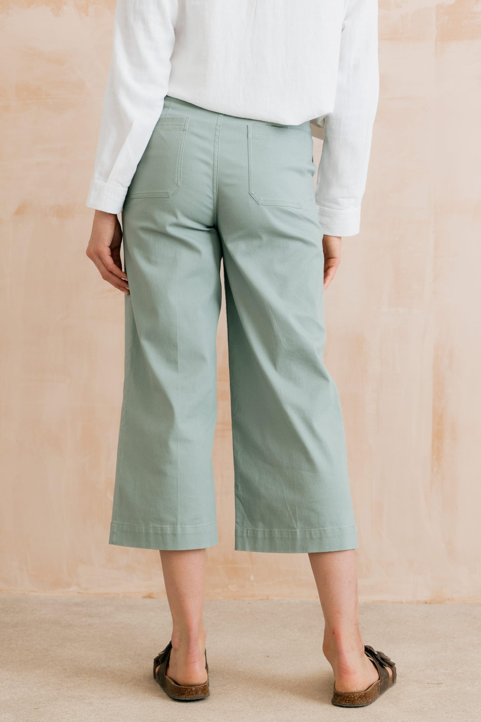 Lily & Me Lily & Me Women's Isla Stretch Twill Crop Trousers in Green - 4