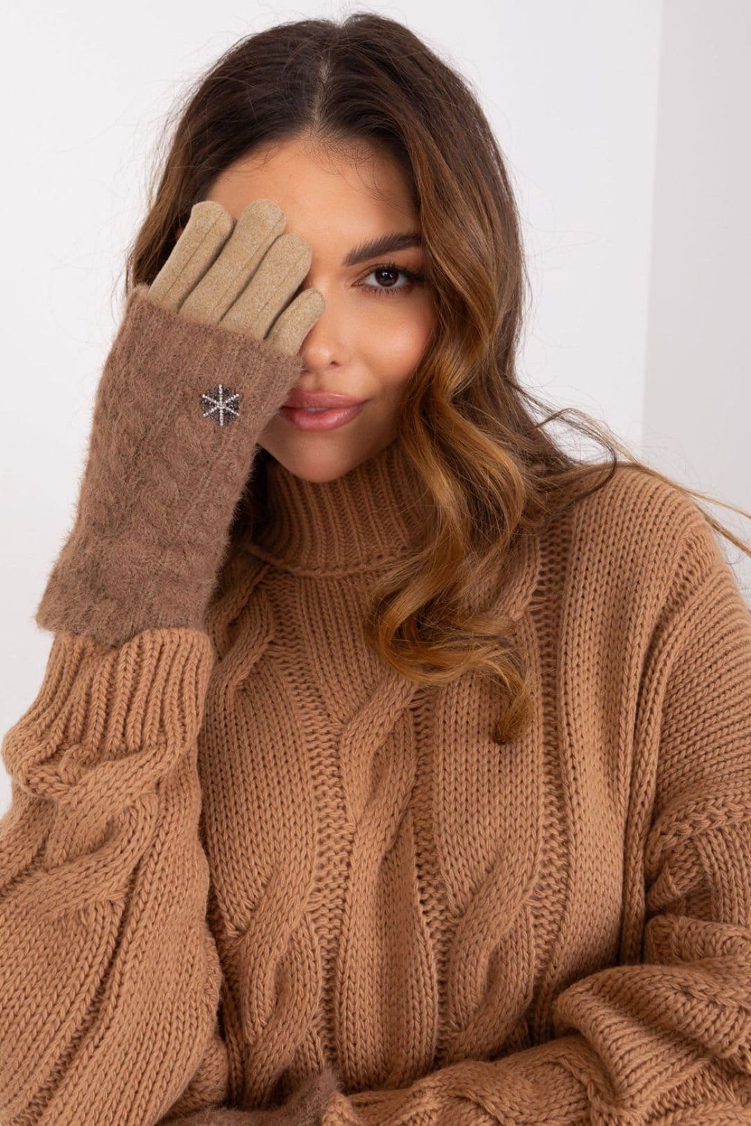 Love Lace Love Lace Women's Smooth Touchscreen Insulated Knit Gloves with Flower Stitch Detail in Beige - 4