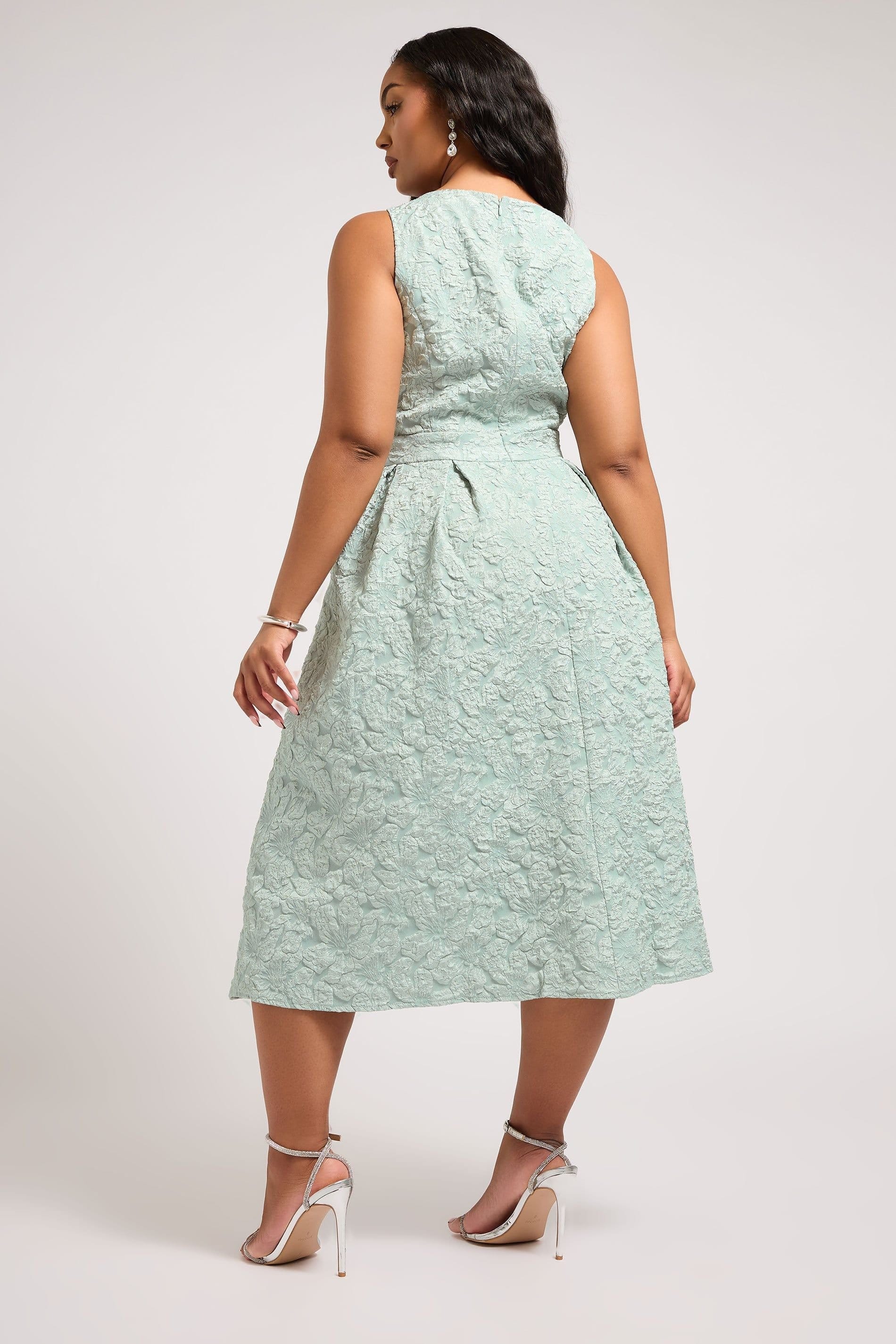 Yours Yours Women's Floral Jacquard Skater Dress in Light Green - 4