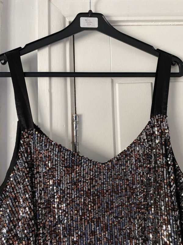 M&Co Silver & bronze Sequin Vest Top in black – M&Co – Size UK 20 - 1