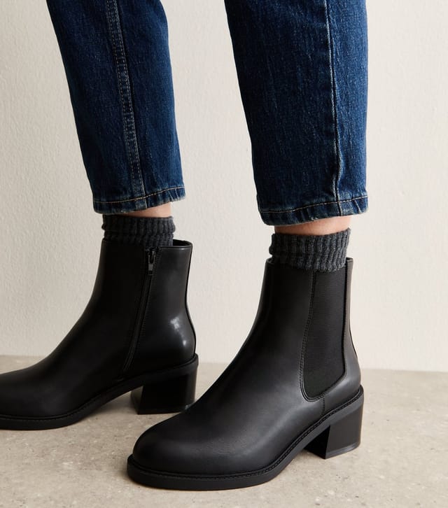 New Look Women's Wide Fit Black Faux Leather Chelsea Heeled Ankle Boots Vegan New Look - 2