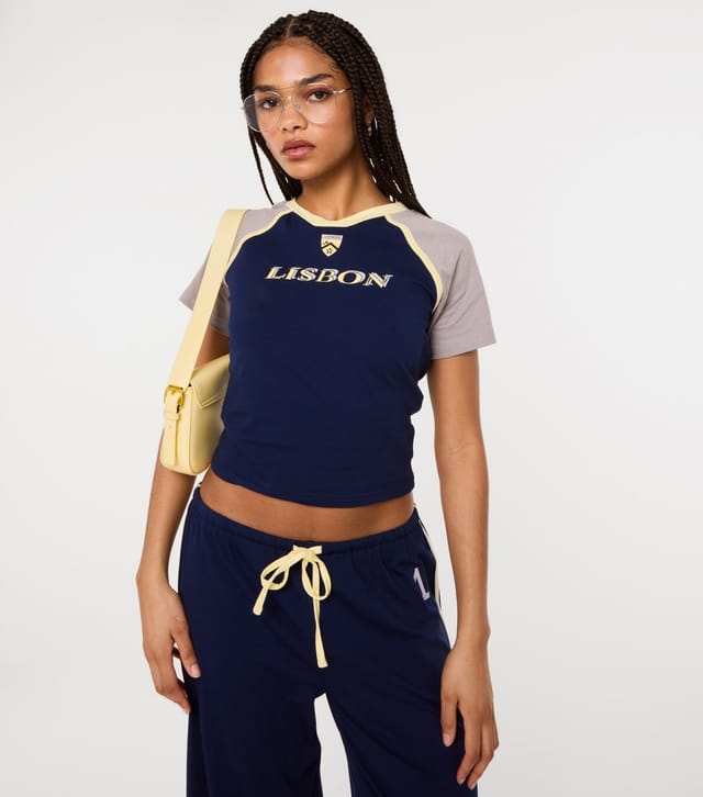Pink Vanilla Women's Navy Lisbon Print Fitted T-Shirt Pink Vanilla New Look - 3