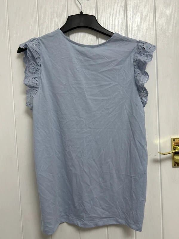 New Look New look frilly lace sleeve top. Size 16