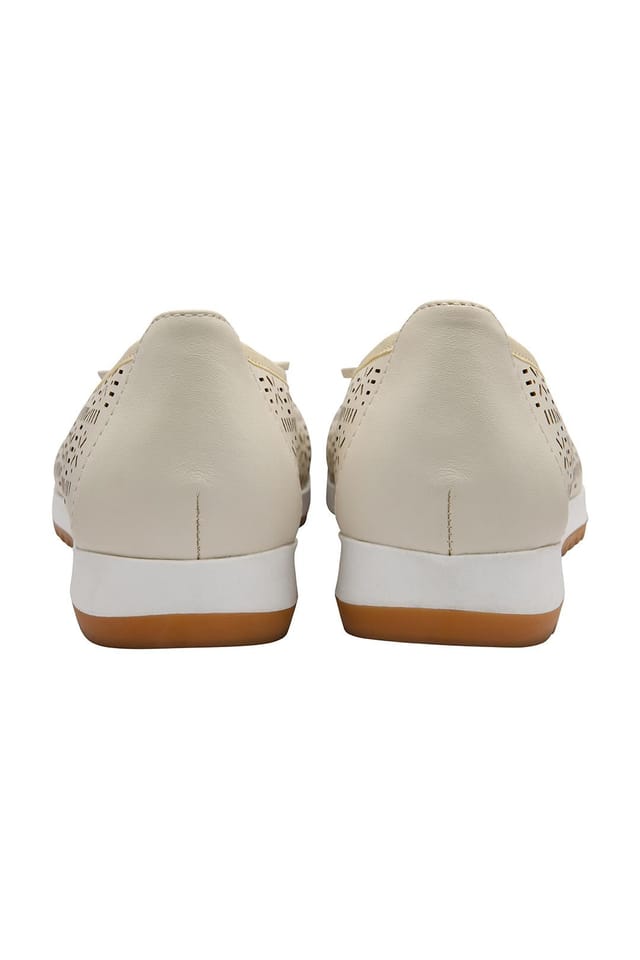 Lotus Lotus Women's 'Helen' Ballerina Shoes in Natural - 3