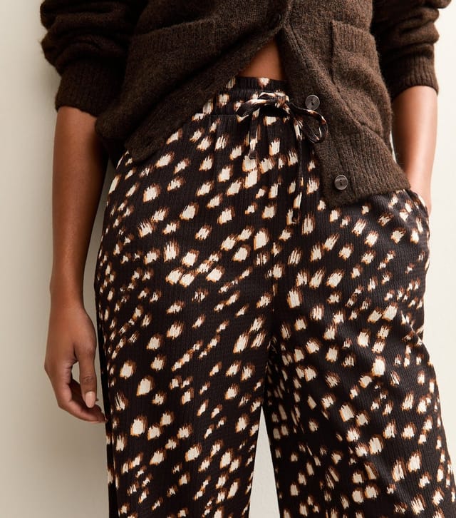New Look Women's Brown Abstract Print Textured Wide Leg Trousers New Look - 2