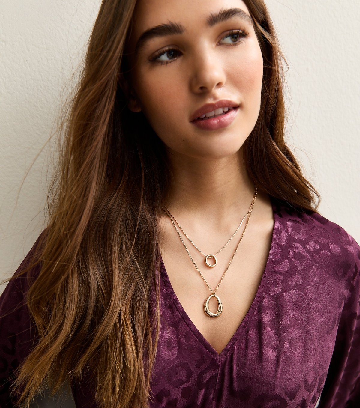 New Look Gold Tone 2 Layer Sleek Oval Pendant Necklace New Look - 2