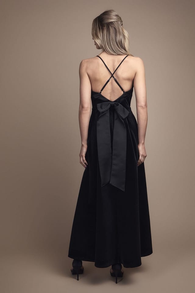 Coast Coast Women's Velvet V Neck Strappy Low Back & Bow Detail Maxi Bridesmaid Dress in Black - 3
