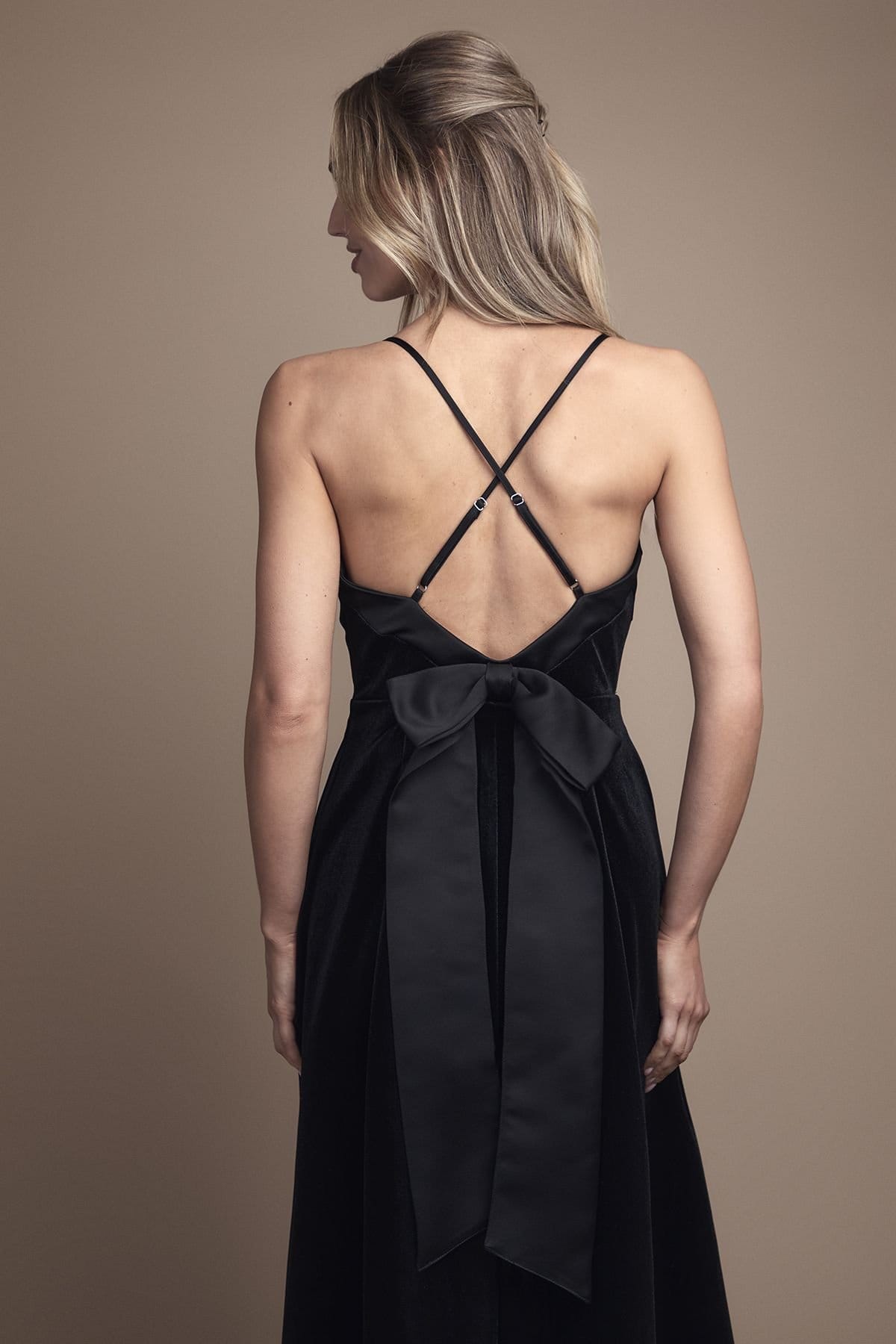 Coast Coast Women's Velvet V Neck Strappy Low Back & Bow Detail Maxi Bridesmaid Dress in Black - 4