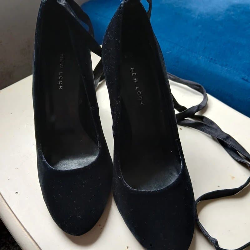 New Look Black strap shoes,