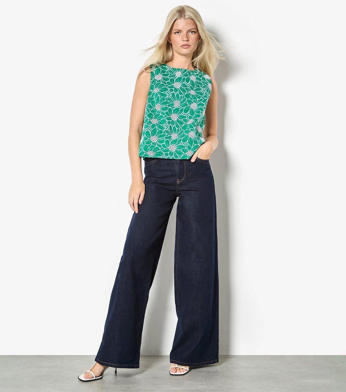 Apricot Women's Bright Green Embroidered Sunflower Sleeveless Top Apricot New Look - 4