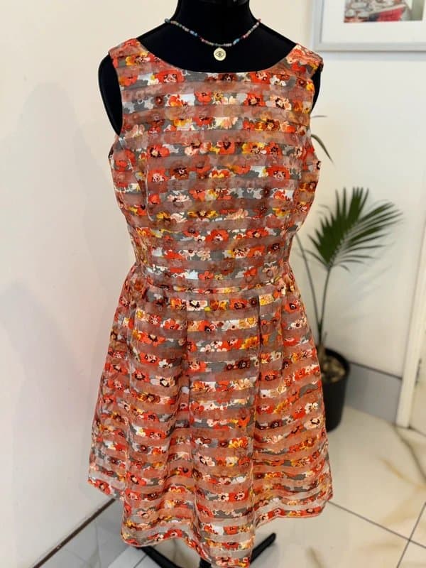 Taylor Stunning ‘50’s’ Inspired Dress