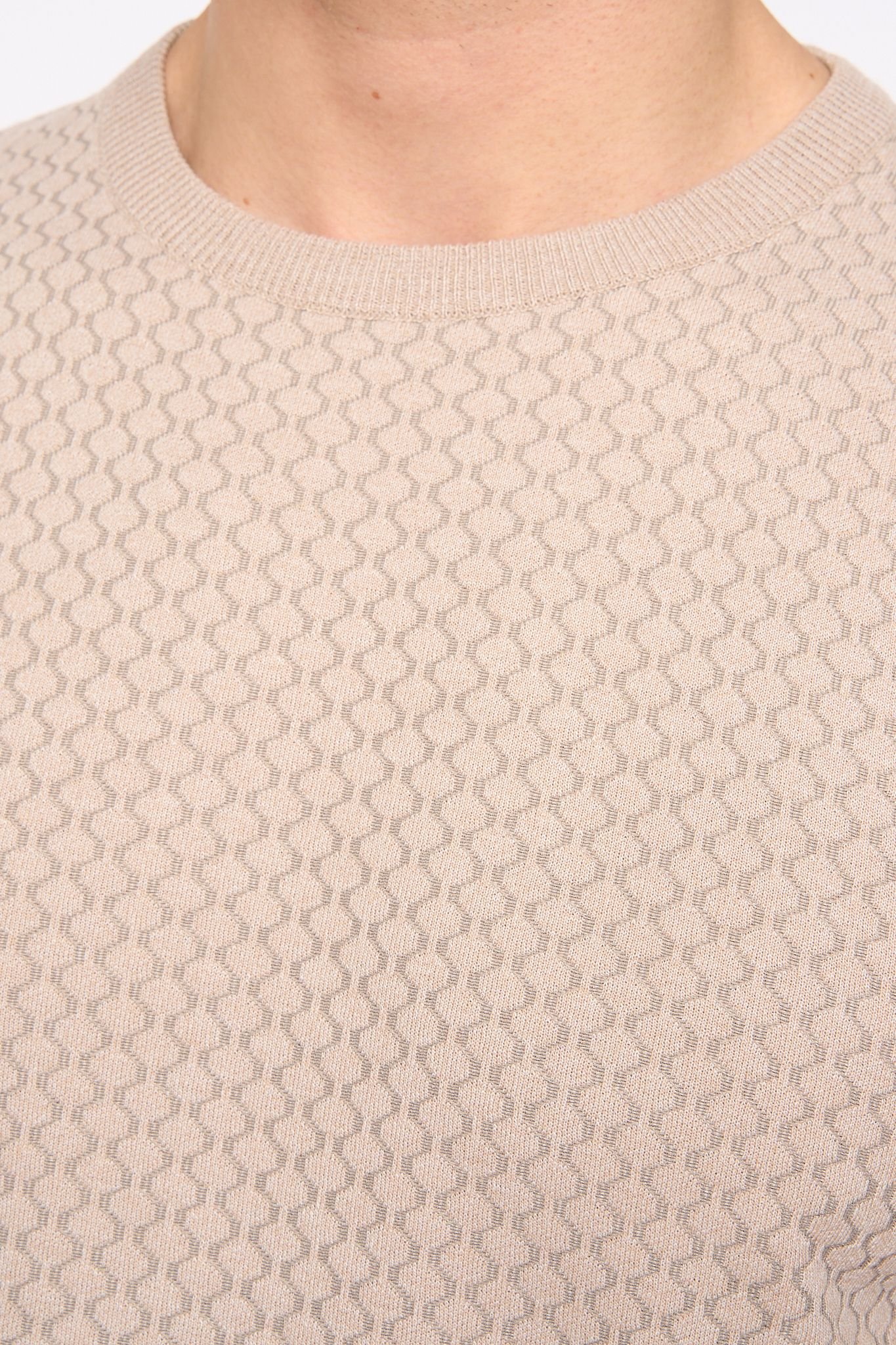 Duck and Cover Duck and Cover Men's Mataso Structured Knitted T-Shirt with Metal Badge in Stone - 4