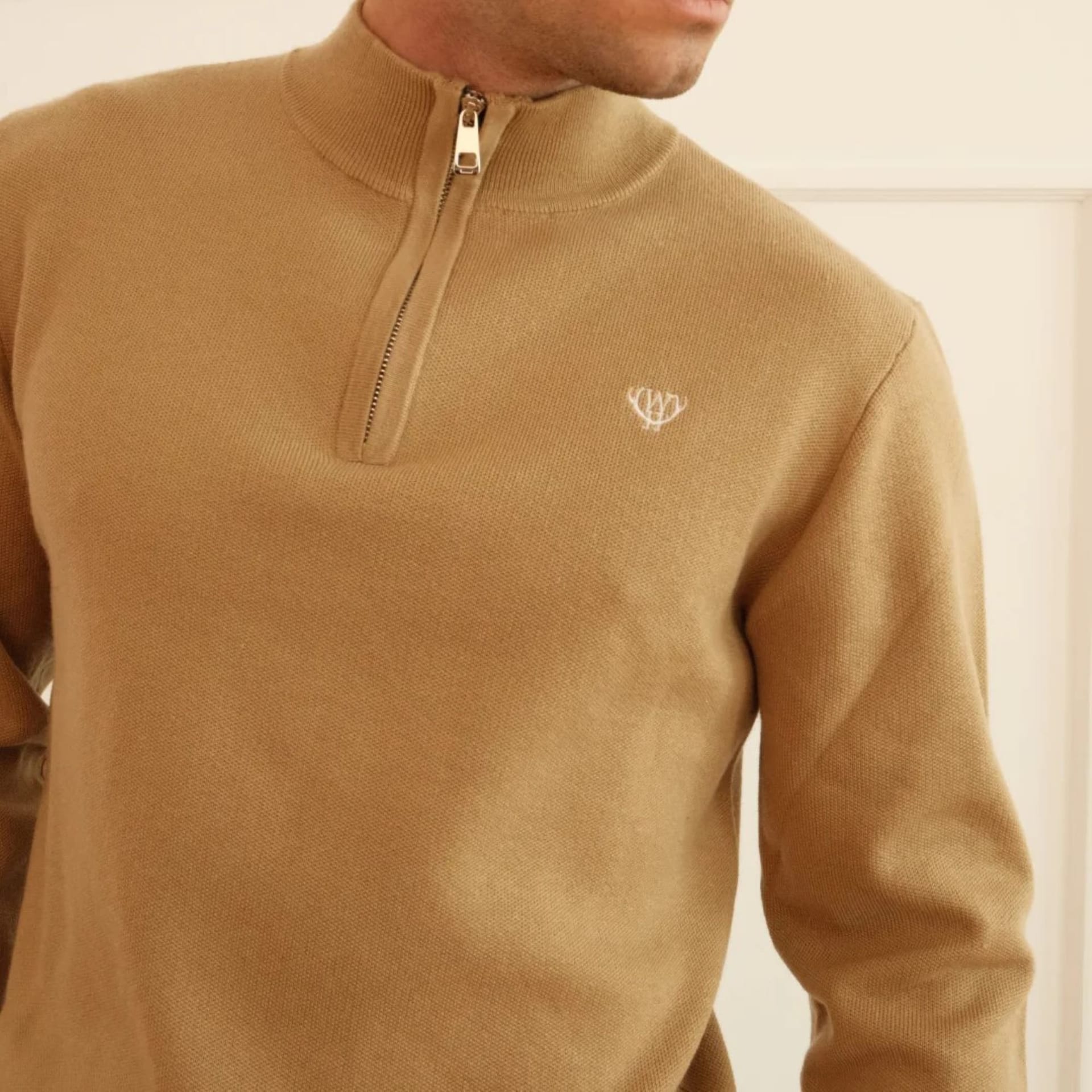 Walker & Hunt Walker & Hunt Men's Huxley Quarter Zip in Beige - 4