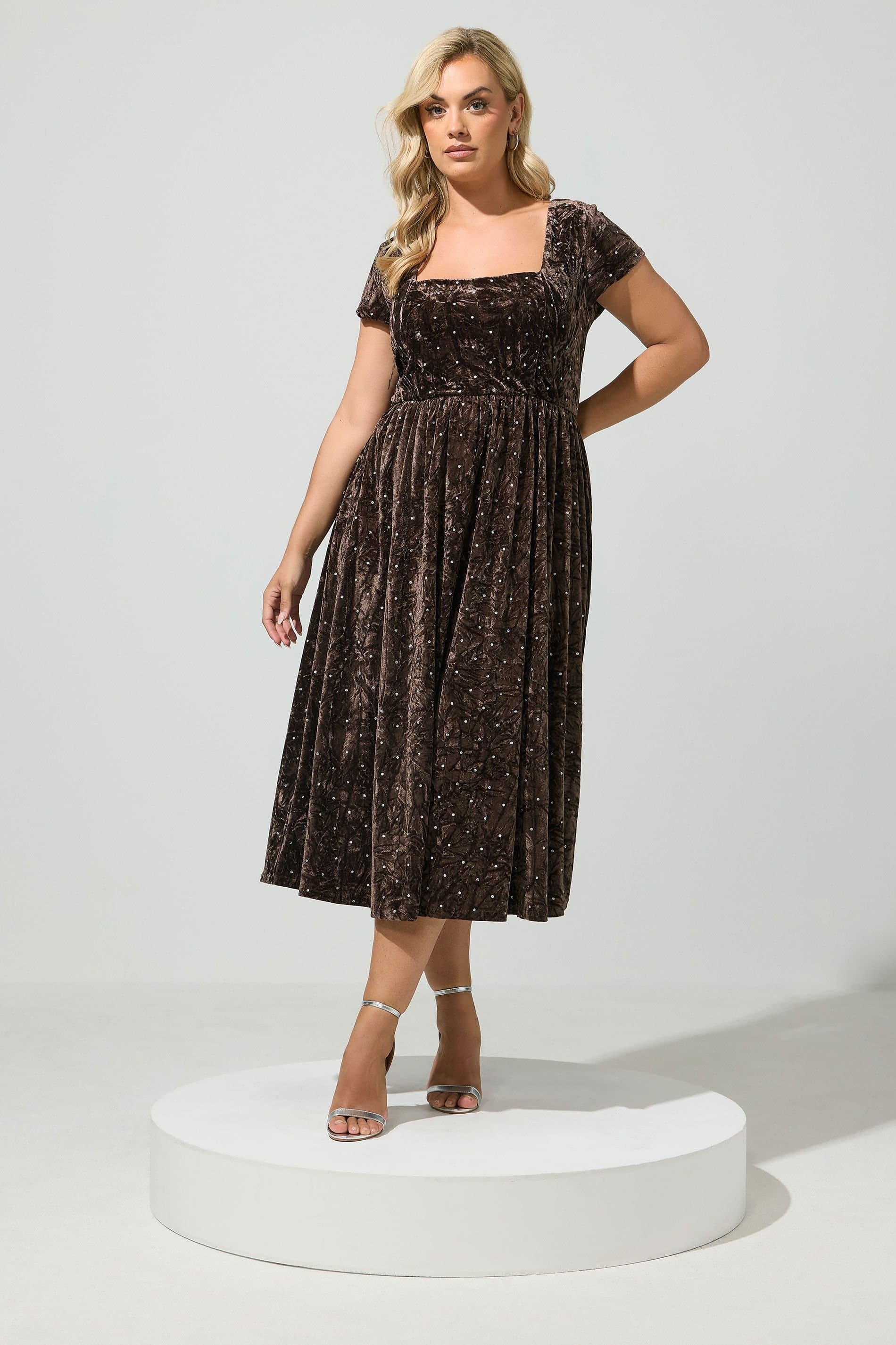 Yours Yours Women's Crushed Velvet Glitter Skater Dress in Brown