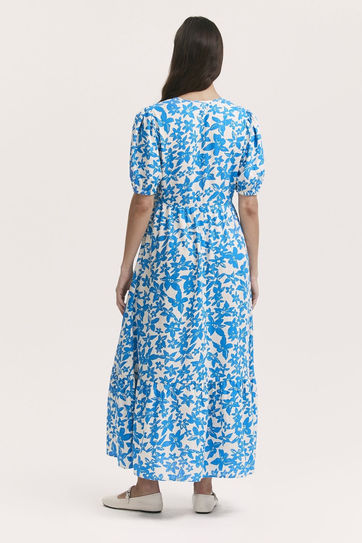 Finery London Finery London Women's Sabine Floral Tiered Midi Dress in White - 3