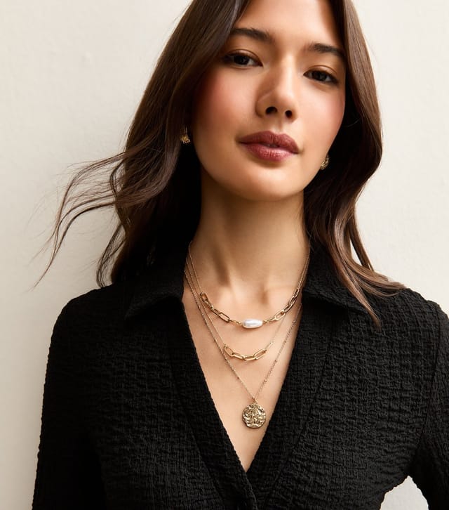 New Look Gold Tone Triple Chain Hammered Disk Necklace New Look - 2