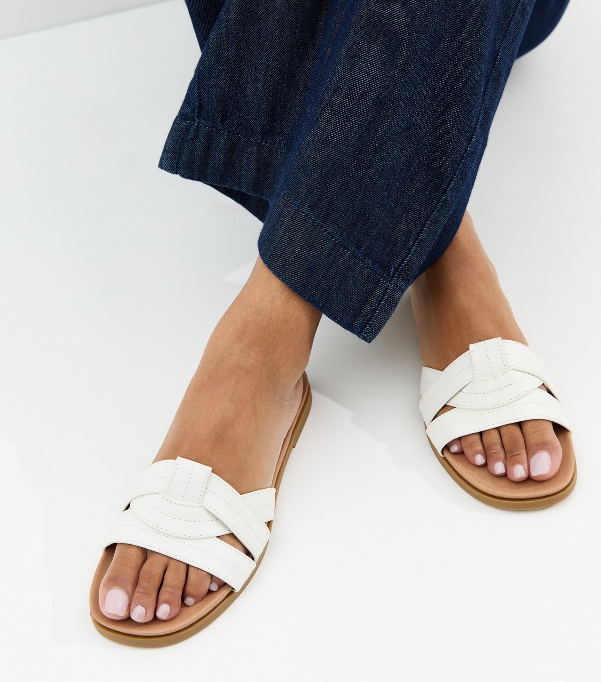 New Look Women's Extra Wide Fit White Interwoven Sandals New Look - 2
