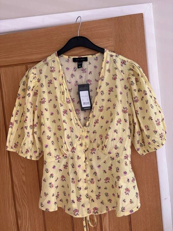 New Look Pretty floral tea top