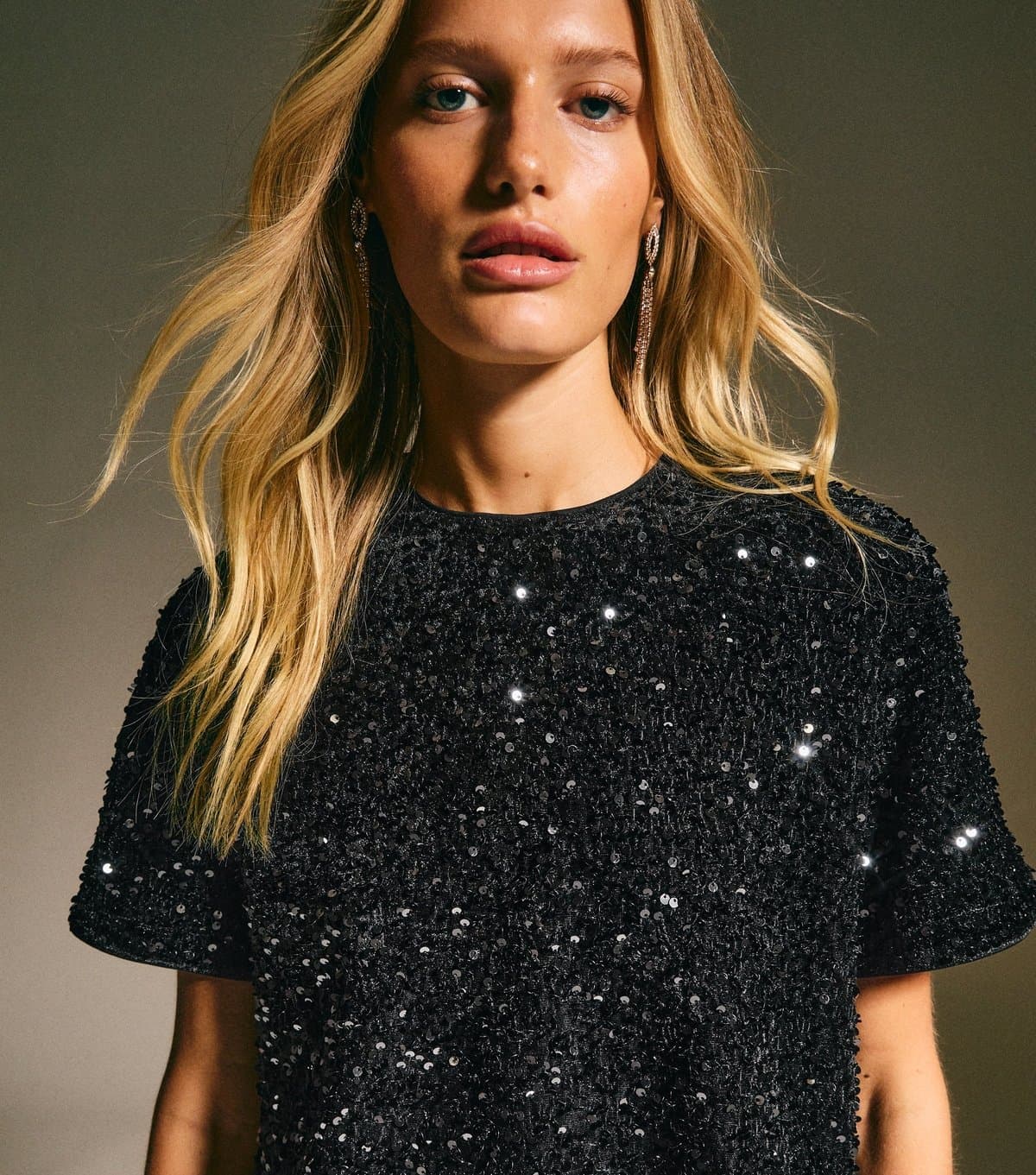 New Look Women's Black Velvet Sequin Embellished T-Shirt New Look