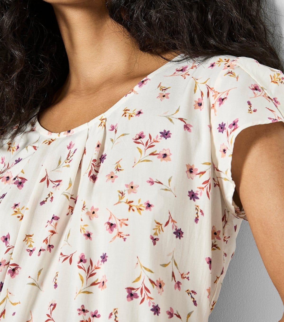 Apricot Women's White Floral Print Top Apricot New Look - 4