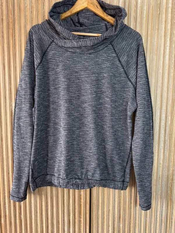 Lululemon Lululemon Grey Textured Hooded Sweatshirt / Pullover – Cozy & Lightweight Size 12-14