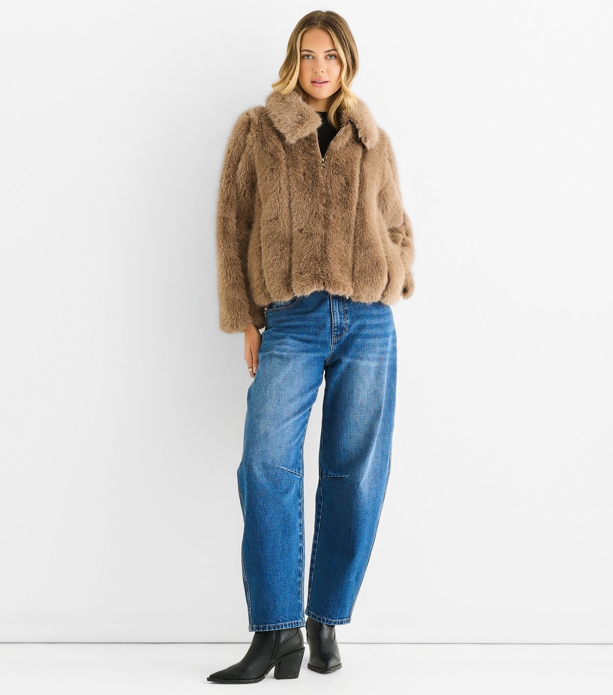 Gini London Women's Stone Faux Fur Short Jacket Gini London New Look - 2