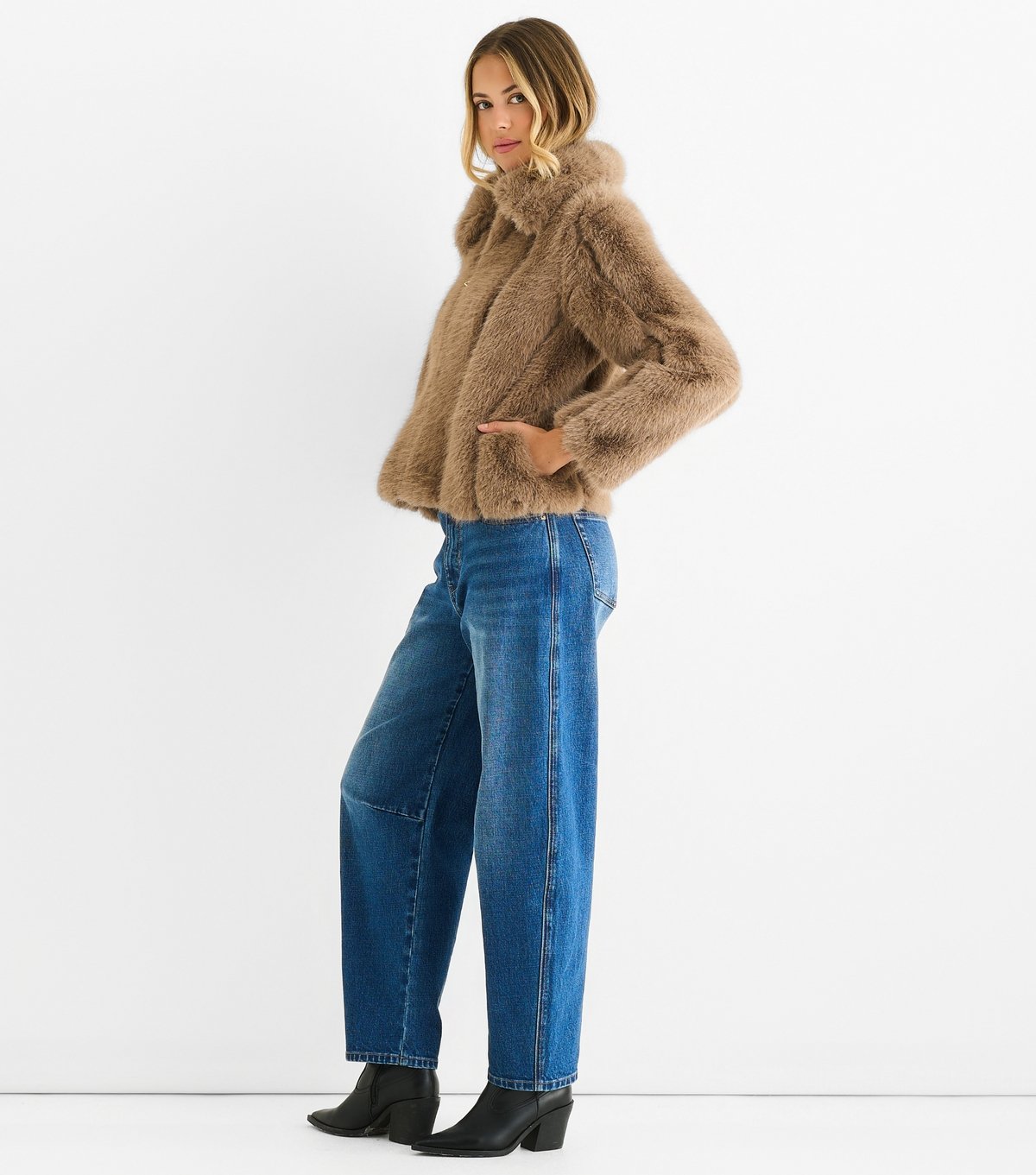 Gini London Women's Stone Faux Fur Short Jacket Gini London New Look - 3