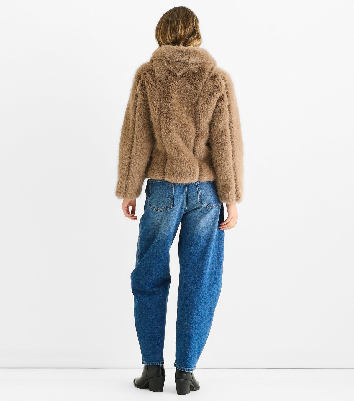 Gini London Women's Stone Faux Fur Short Jacket Gini London New Look - 4