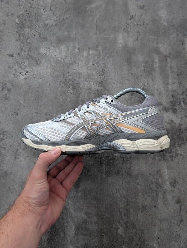 Asics Asics Gel-Cumulus 16 Womens Trainers Cream/Clay Grey 6.5UK | 615