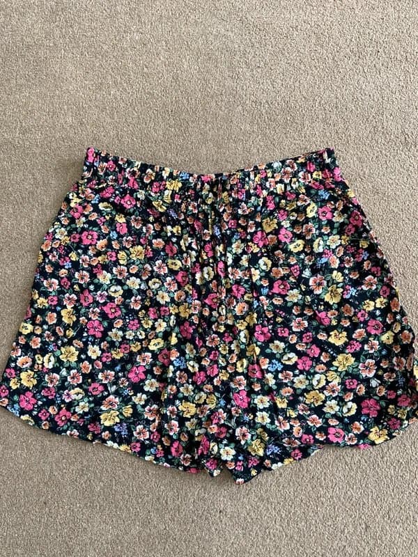 New Look New look black floral shorts size 10
