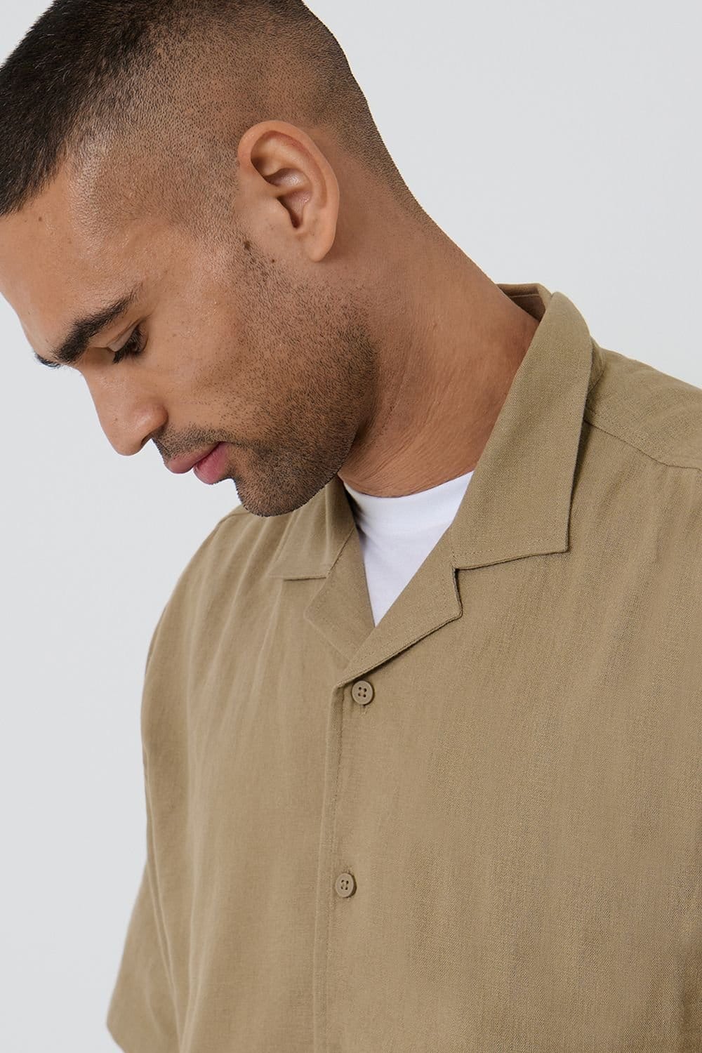 Threadbare Threadbare Men's Linen Blend Revere Collar Short Sleeve Shirt in Fawn - 4