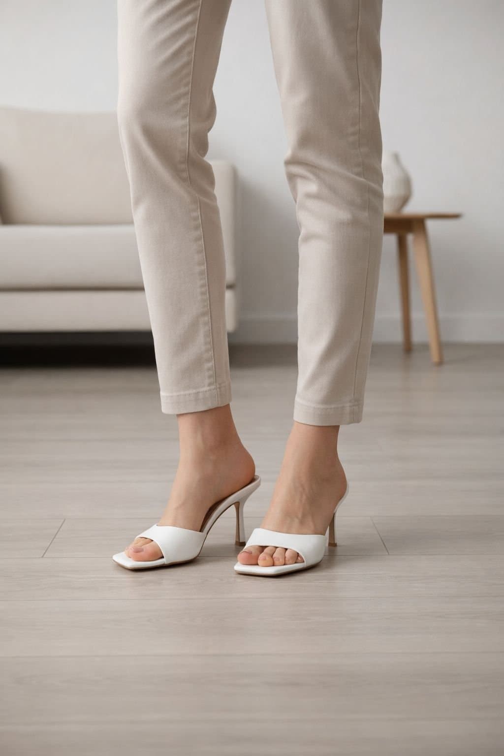 Truffle Collection Truffle Collection Women's Heeled Mules Slip On Polyurethane Kitten Heel Summer Shoes in White