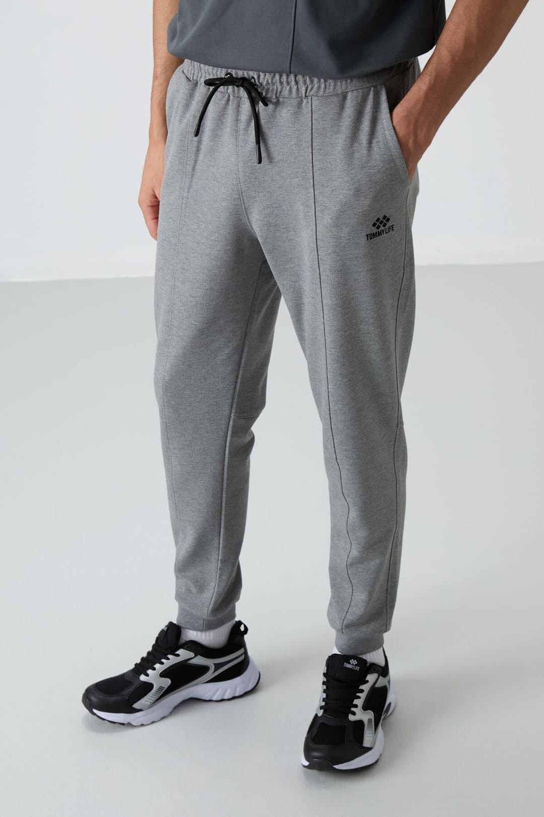Tommy Life Tommy Life Men's Fleece Jogger Sweatpants in Light Grey