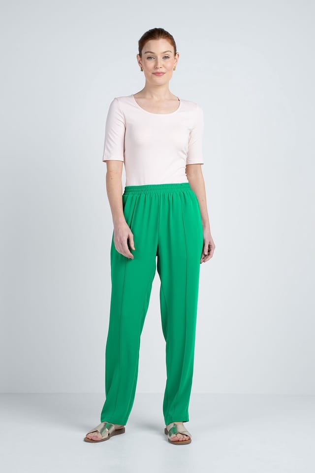 Kettlewell Kettlewell Women's Pintuck Front Slim Tapered Trousers in Emerald - 3
