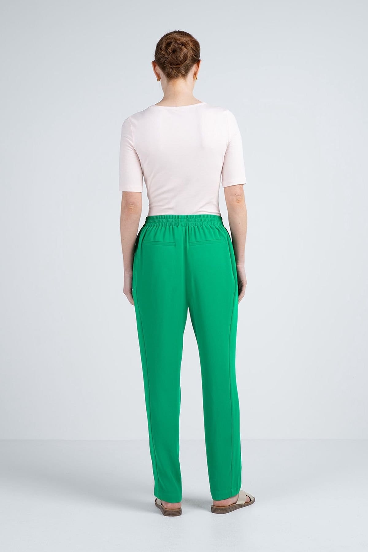 Kettlewell Kettlewell Women's Pintuck Front Slim Tapered Trousers in Emerald - 4