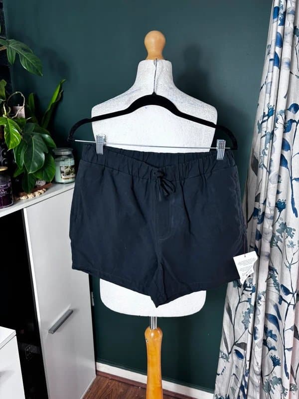 ASOS Design Asos Black Cotton Shorts – UK 8 – Lightweight & Comfy E13