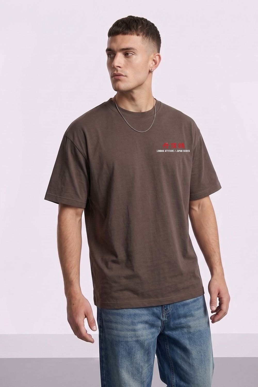 LONDON ATTITUDE LONDON ATTITUDE Men's Japanese Crane Oversized Heavyweight Graphic T-Shirt in Chocolate - 4