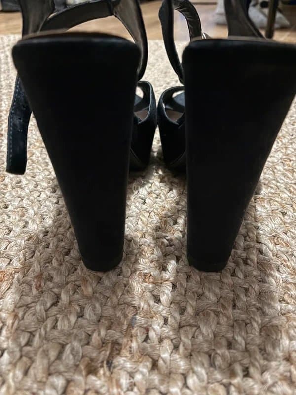 New Look New look size 7 velvet black heels