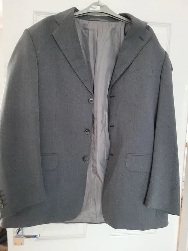 Douglas Classic Light Grey Tailored Blazer – Smart & Versatile 🩶