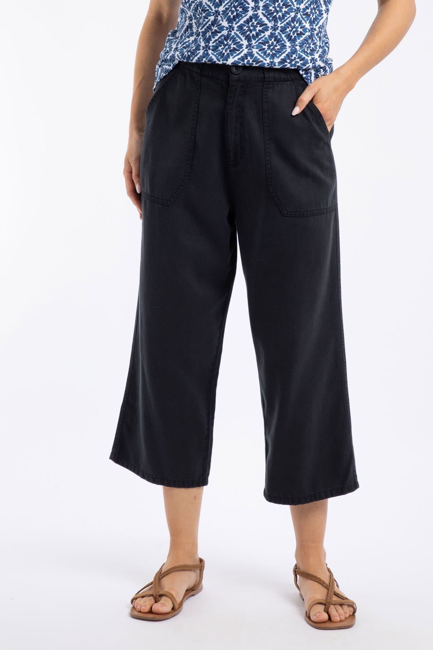 Weird Fish Weird Fish Women's Angelika Cropped Wide Leg Trousers in Midnight