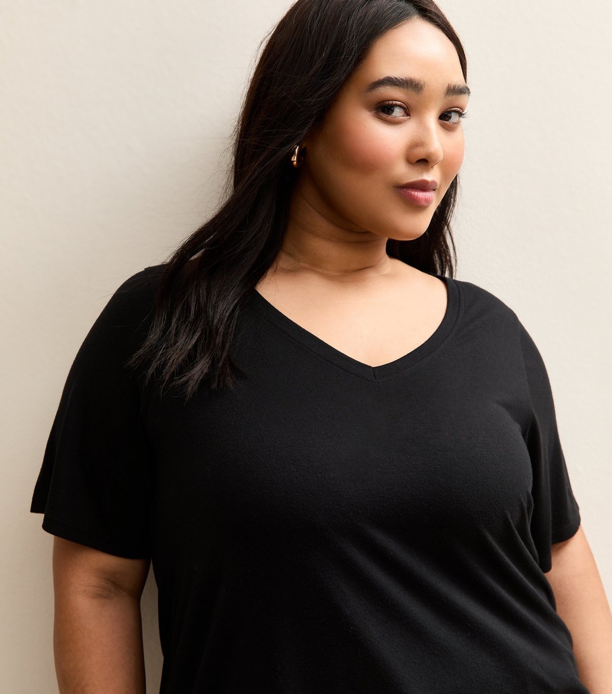 New Look Women's Plus Size Black V-Neck T-Shirt Curves New Look - 2