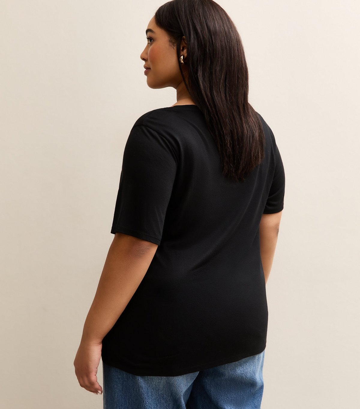 New Look Women's Plus Size Black V-Neck T-Shirt Curves New Look - 4