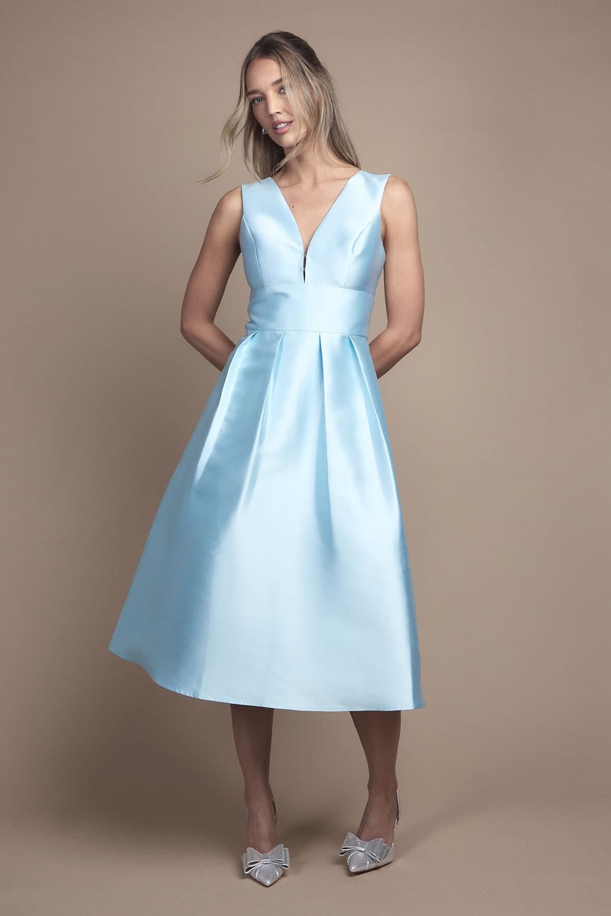 Coast Coast Women's Plunge Neck Structured Twill Midi Bridesmaid Dress in Pale Blue