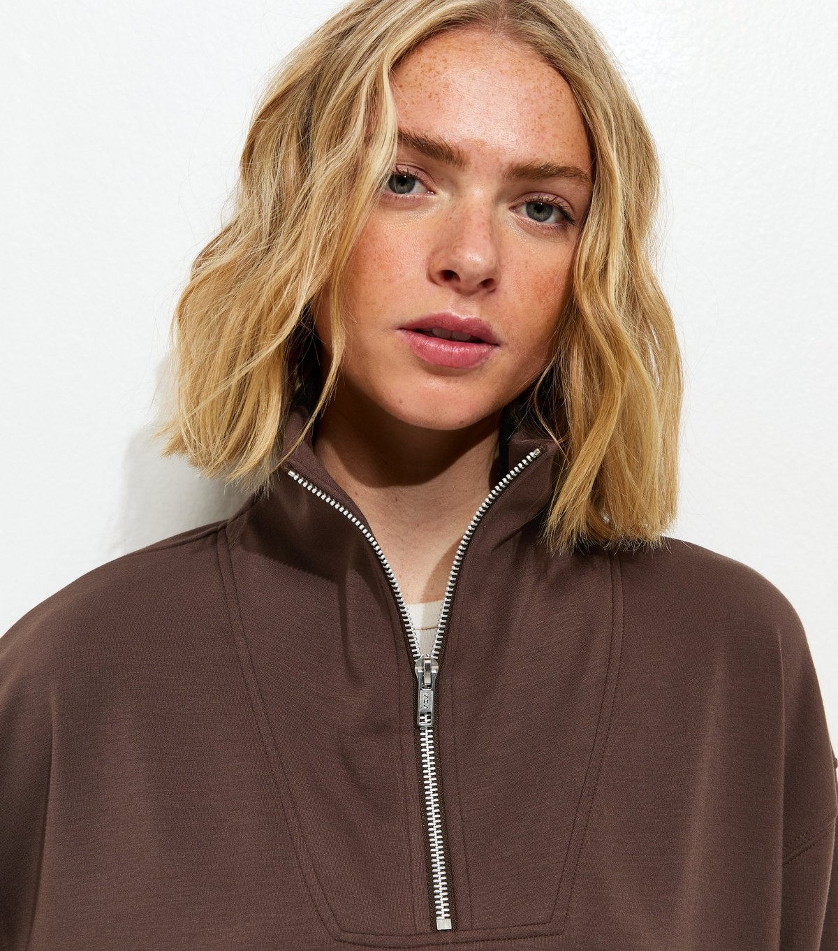 New Look Women's Premium Dark Brown Quarter Zip Sweatshirt New Look - 2