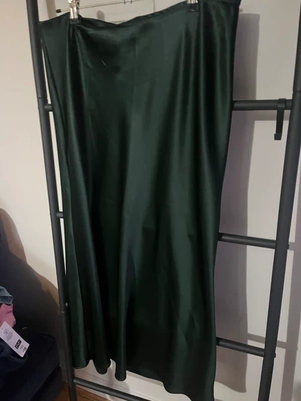 New Look Green satin skirt