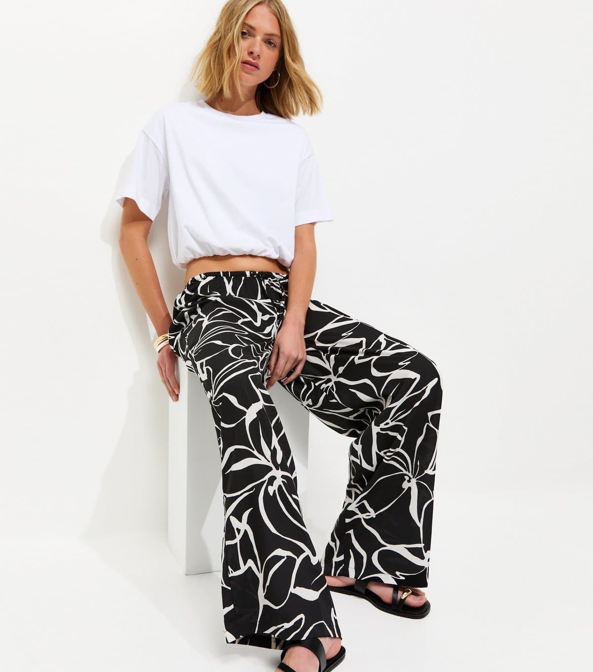 New Look Women's Black Crepe Sketch Floral Wide Leg Trousers New Look