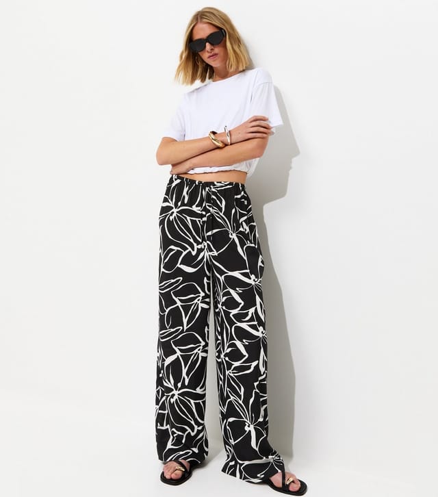 New Look Women's Black Crepe Sketch Floral Wide Leg Trousers New Look - 2
