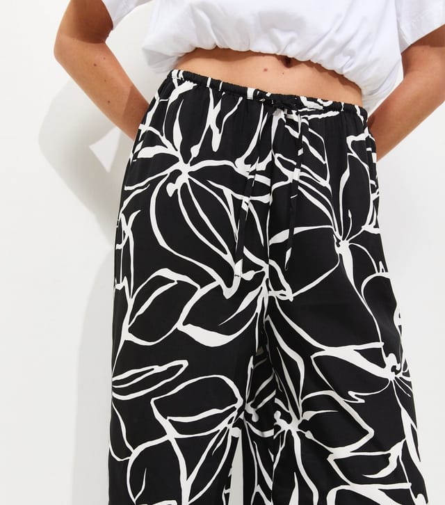 New Look Women's Black Crepe Sketch Floral Wide Leg Trousers New Look - 3