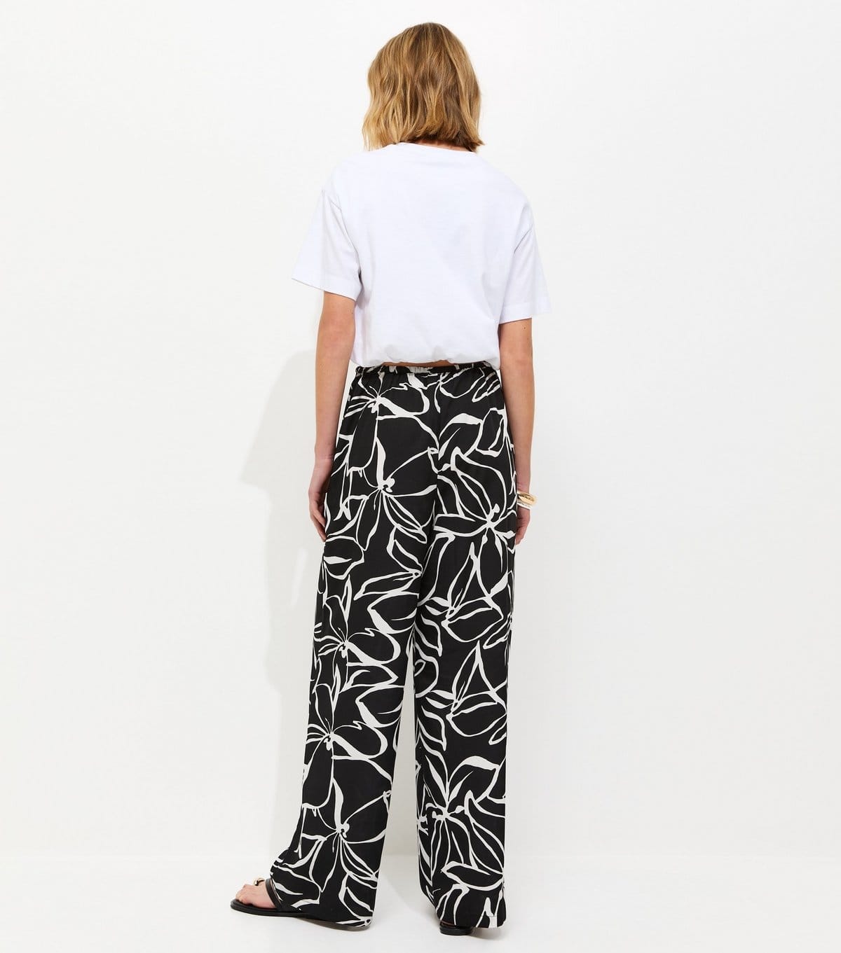 New Look Women's Black Crepe Sketch Floral Wide Leg Trousers New Look - 4
