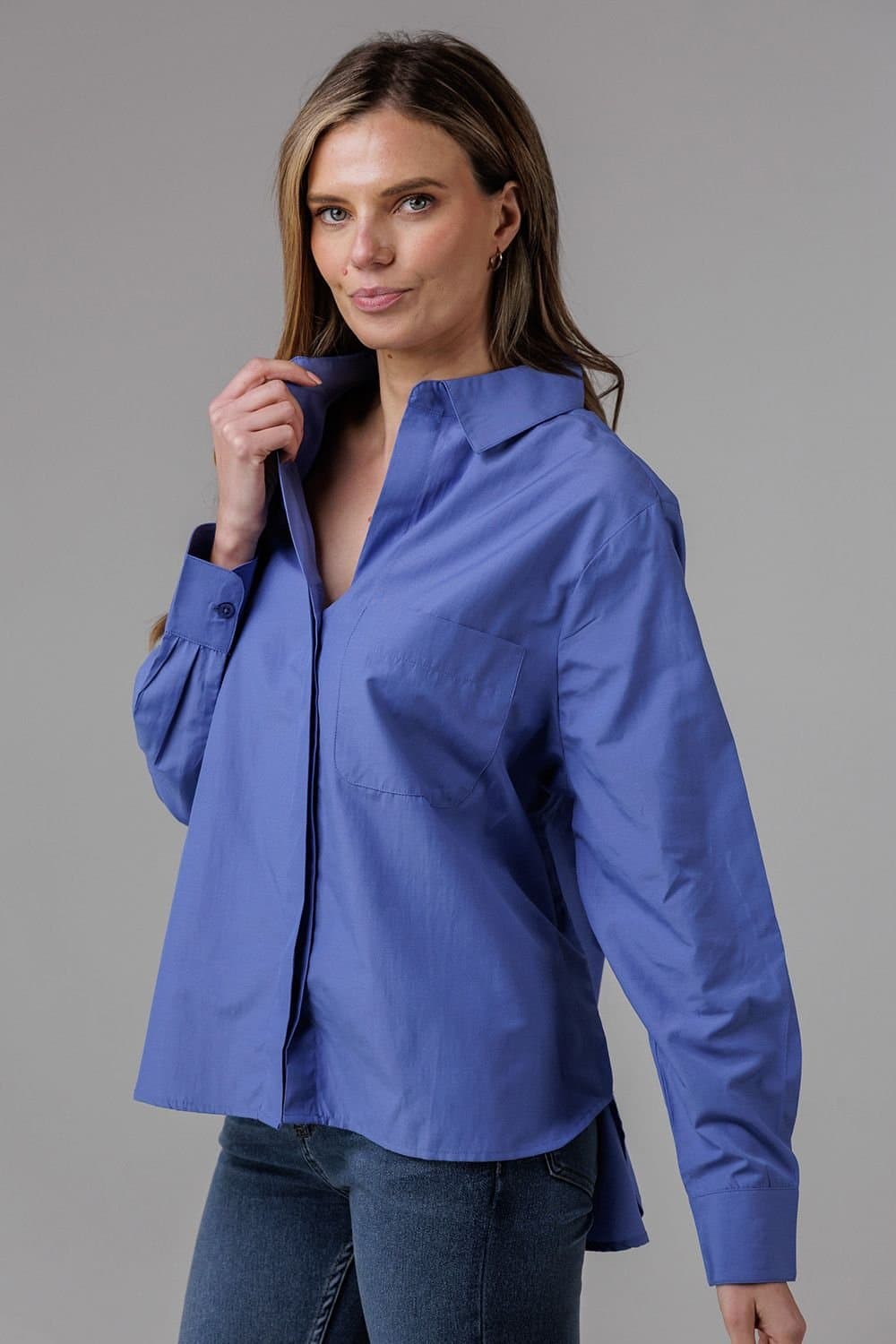 French Connection French Connection Women's Cotton Long Sleeve Chest Pocket Poplin Popover High-Low Hem Shirt in Blue